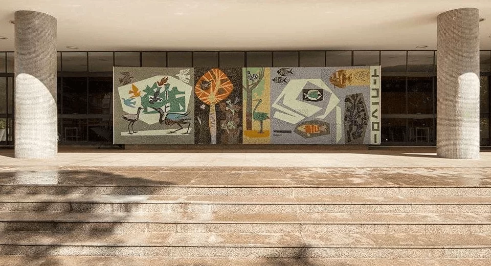 Edifício Nobel possui uma fachada toda trabalhada com a arte de Bramante